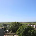 Newquay, Beach Charm And Town Vibes With Parking