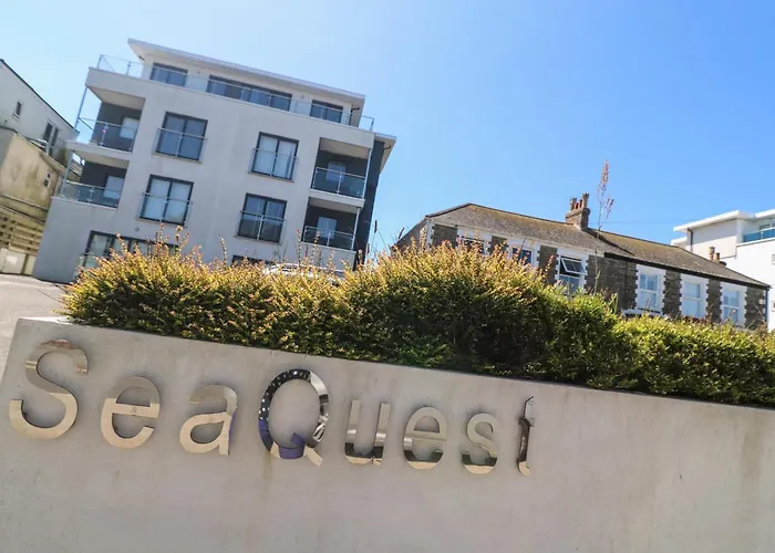 Newquay, Beach Charm And Town Vibes With Parking