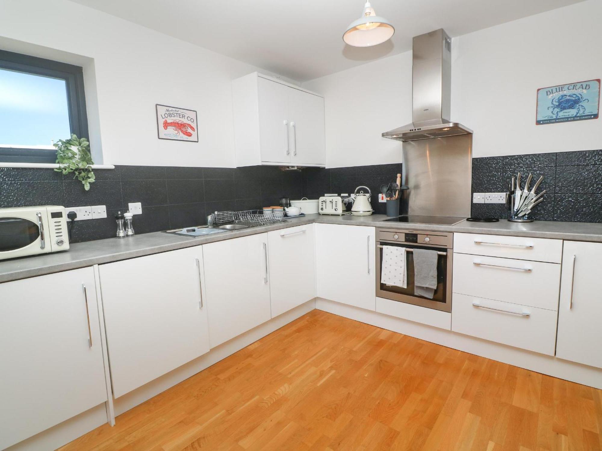 Newquay, Charm And Town Vibes With Parking Apartment